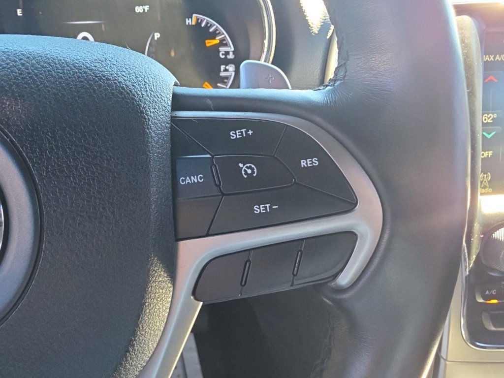 Used 2017 Jeep Grand Cherokee Altitude AWD/4WD image 12