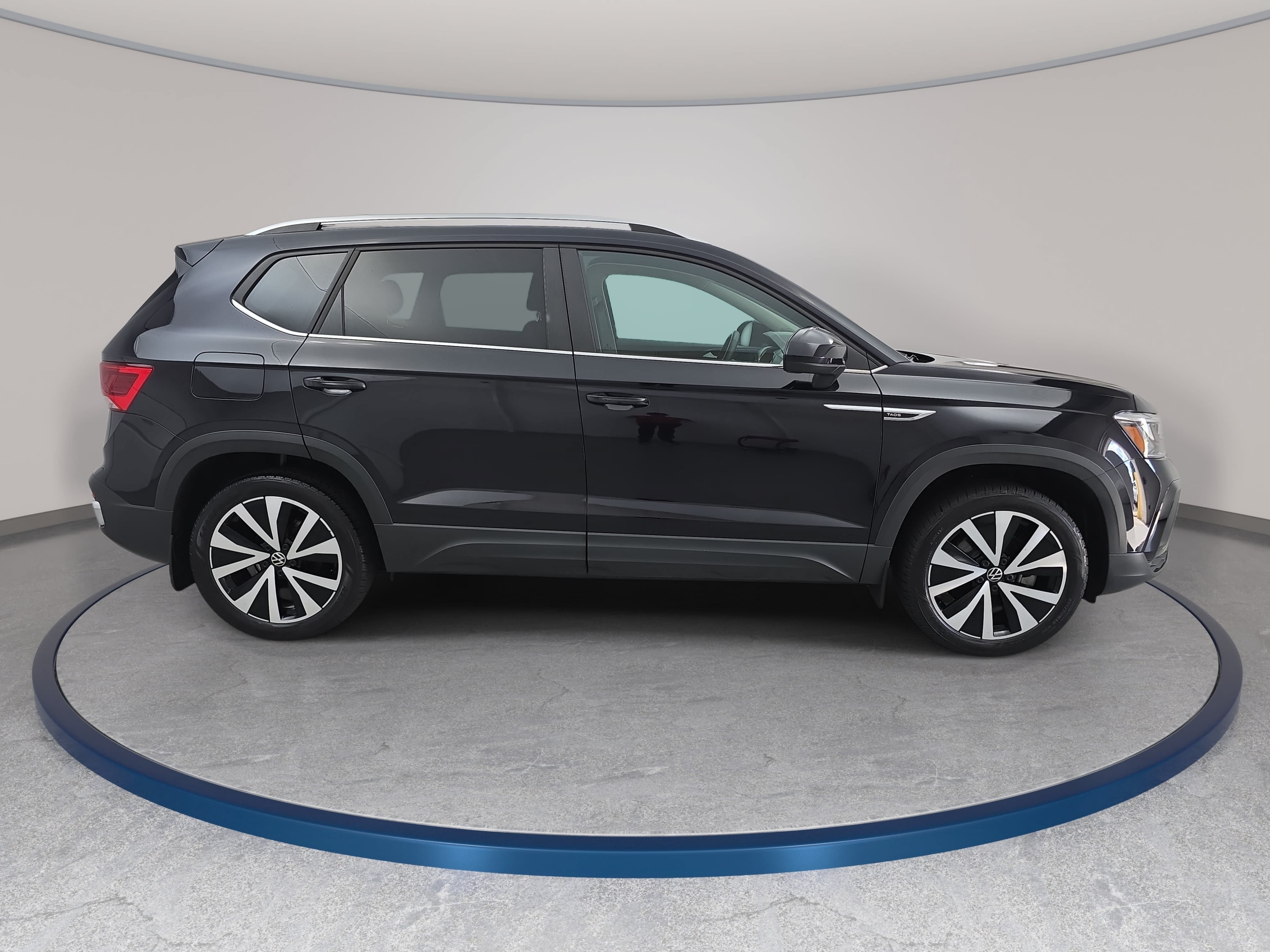 Certified 2023 Volkswagen Taos SE FWD image 4