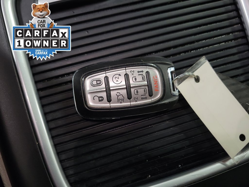 Used 2023 Chrysler Pacifica Touring-L FWD image 17