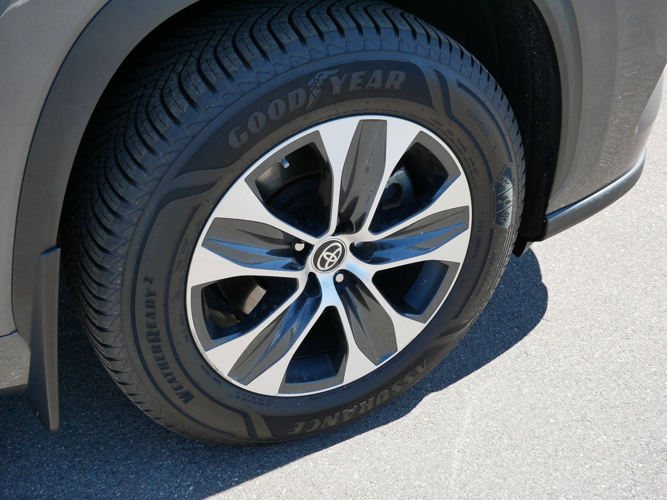 Used 2020 Toyota Highlander XLE AWD/4WD image 15