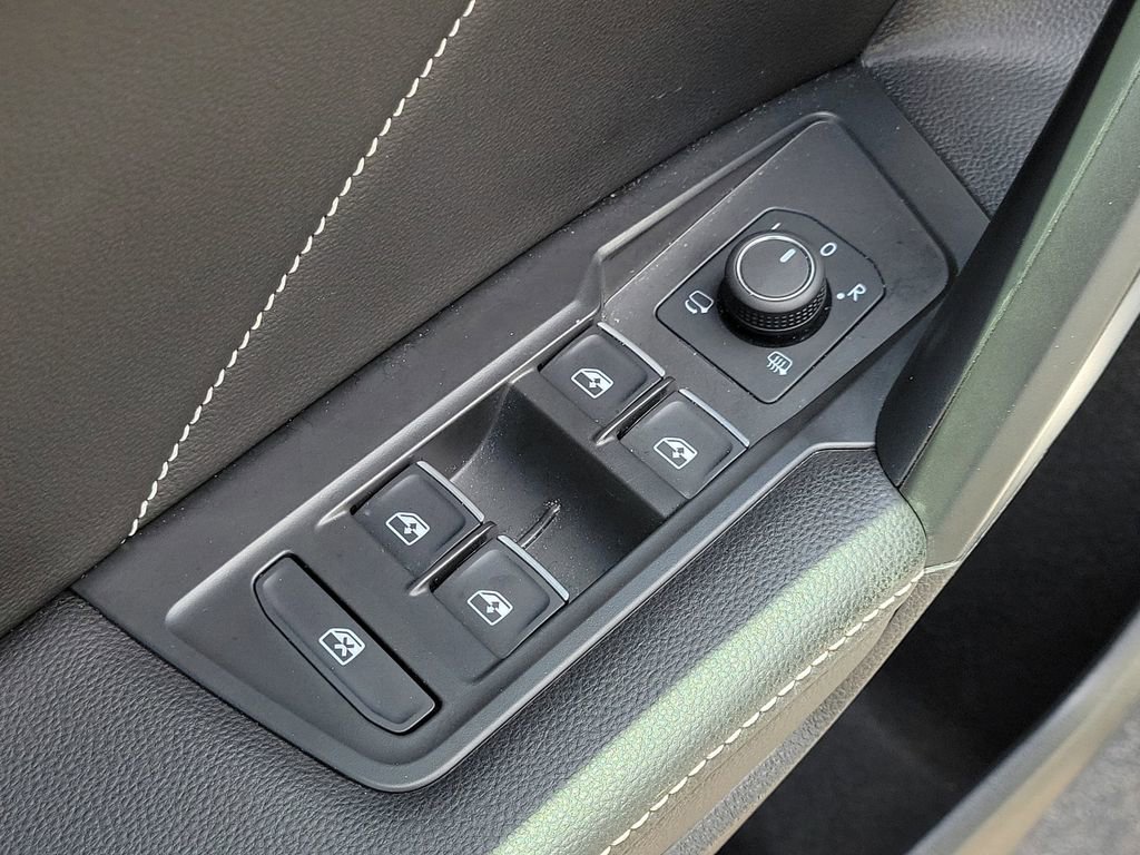 Used 2022 Volkswagen Tiguan SEL R-Line AWD/4WD image 21