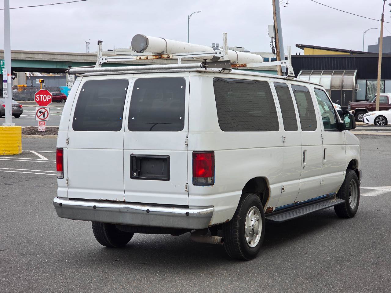 Used 2014 Ford E-350 and Econoline 350 XLT RWD image 7