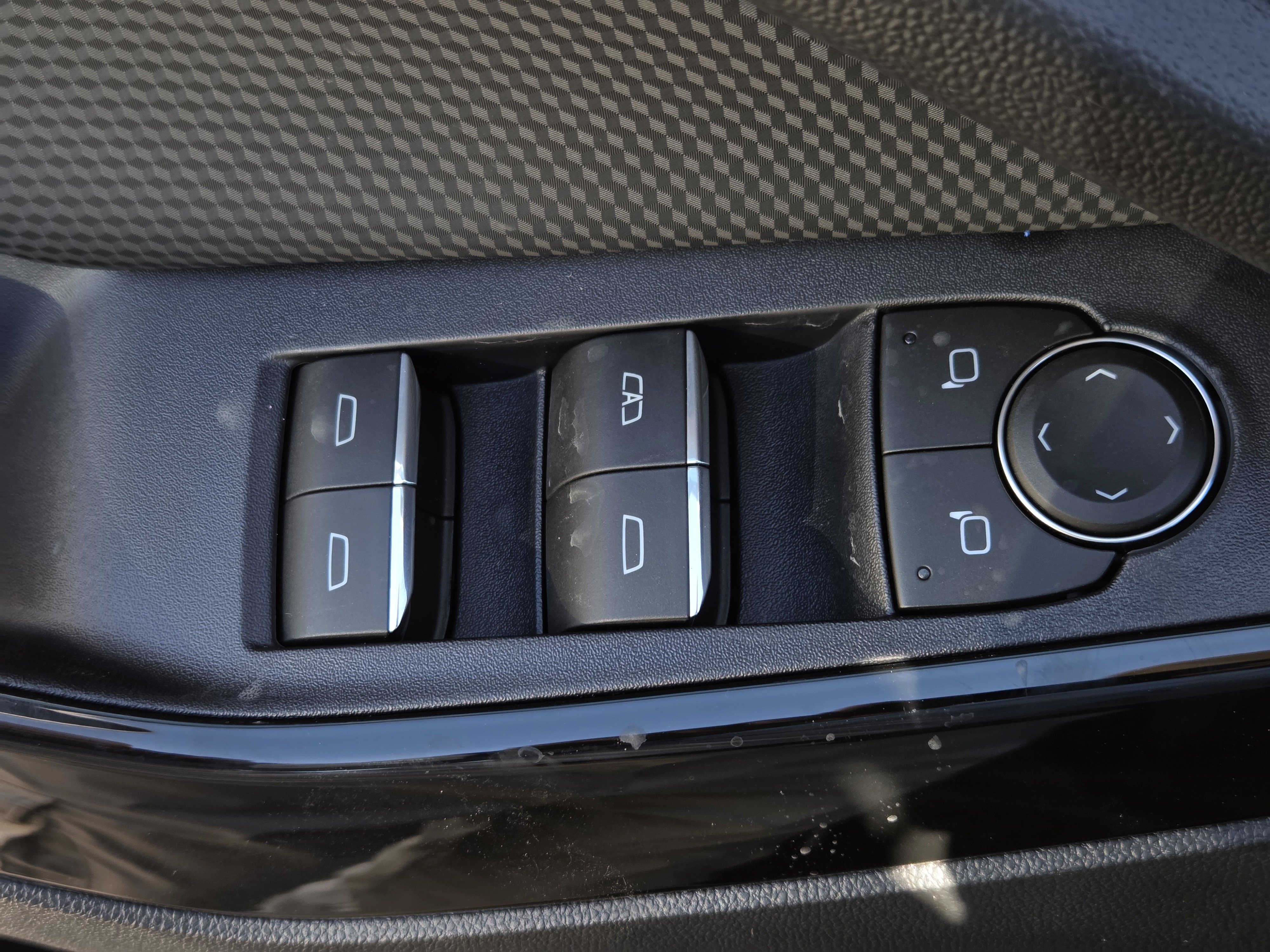 New 2026 Chevrolet Equinox RS w/ Convenience Package III FWD image 17