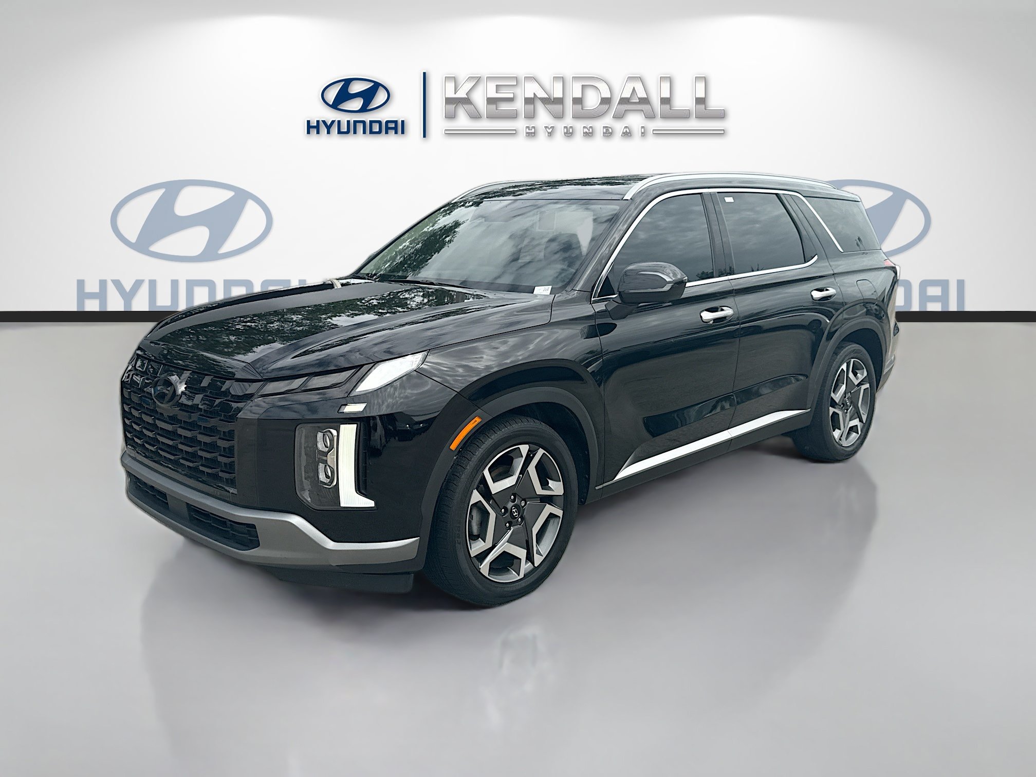 Used 2023 Hyundai Palisade SEL w/ Premium Package FWD image 3