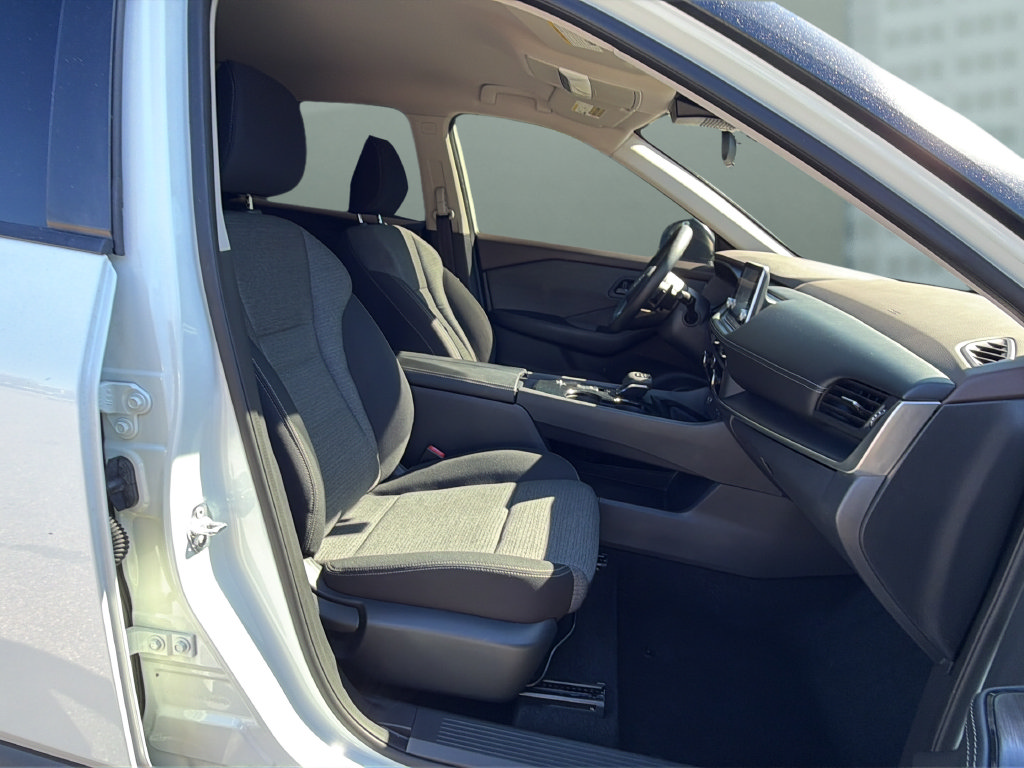 Used 2021 Nissan Rogue S FWD image 18