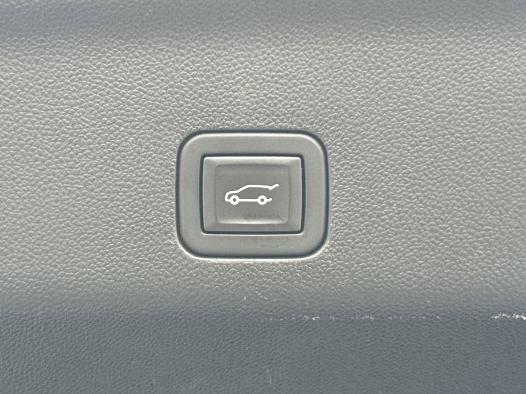 Used 2024 Chevrolet Tahoe LT RWD image 11