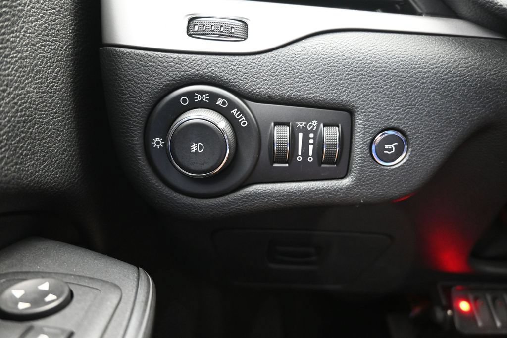 Used 2016 Jeep Cherokee Trailhawk w/ Comfort/Convenience Group AWD/4WD image 18