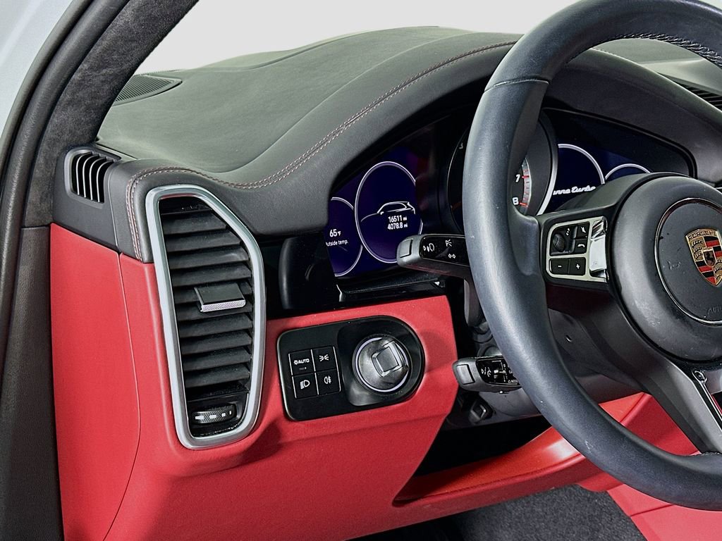 Used 2023 Porsche Cayenne Turbo image 11