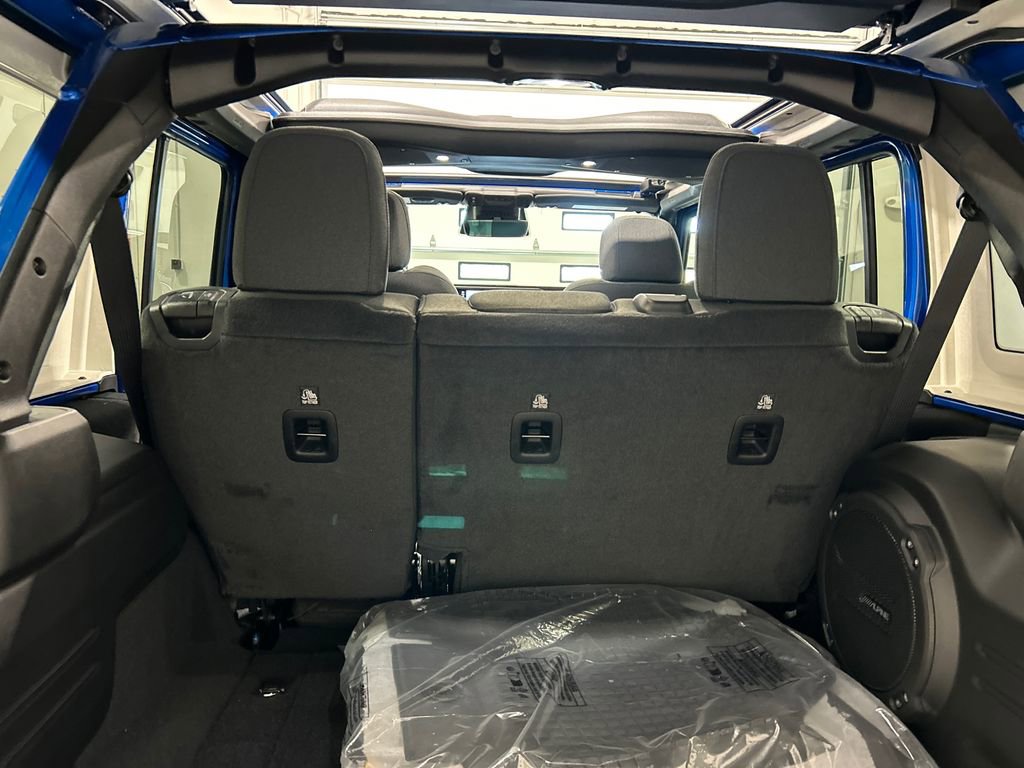 New 2026 Jeep Wrangler Unlimited Rubicon w/ Technology Group image 32