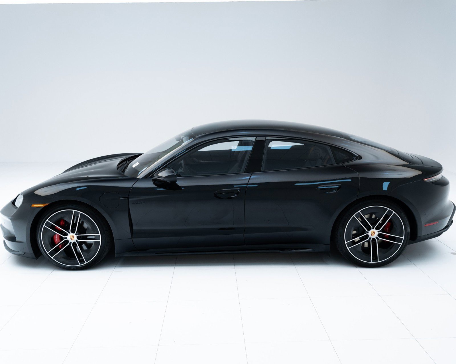 New 2026 Porsche Taycan GTS image 2