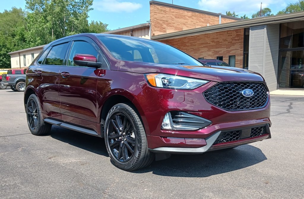 Used 2024 Ford Edge ST-Line w/ Class II Trailer Tow Package AWD/4WD image 16