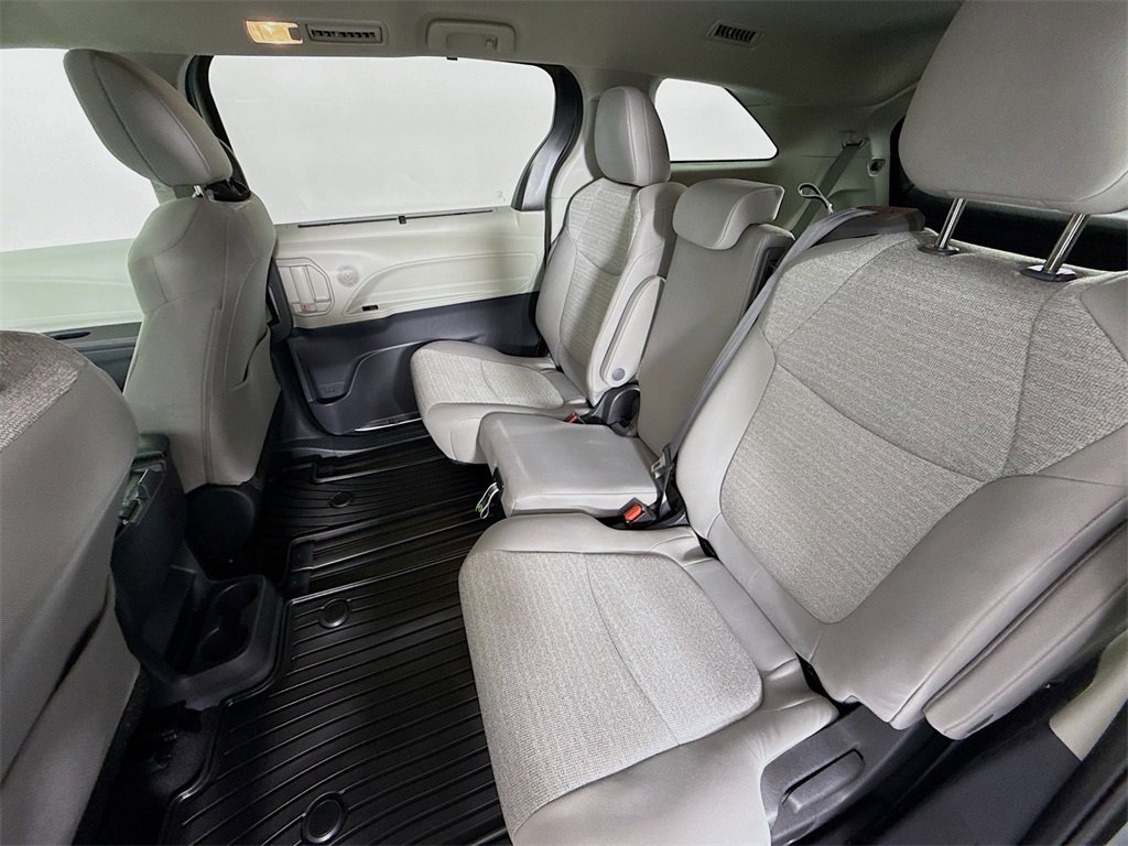 Used 2022 Toyota Sienna LE image 23