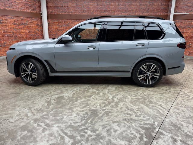 Used 2026 BMW X7 xDrive40i w/ M Sport Package AWD/4WD image 2