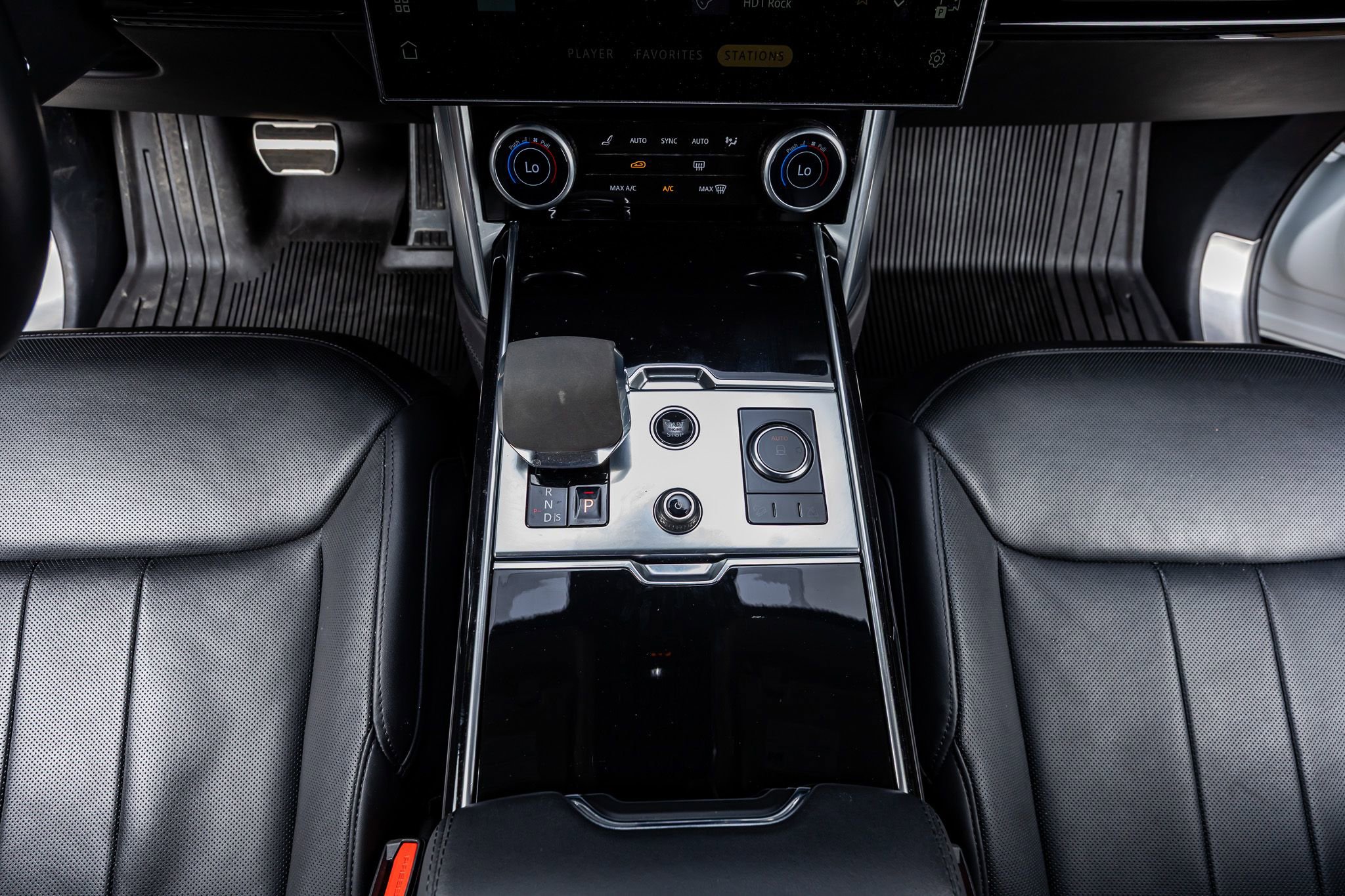 Used 2022 Land Rover Range Rover SE image 24