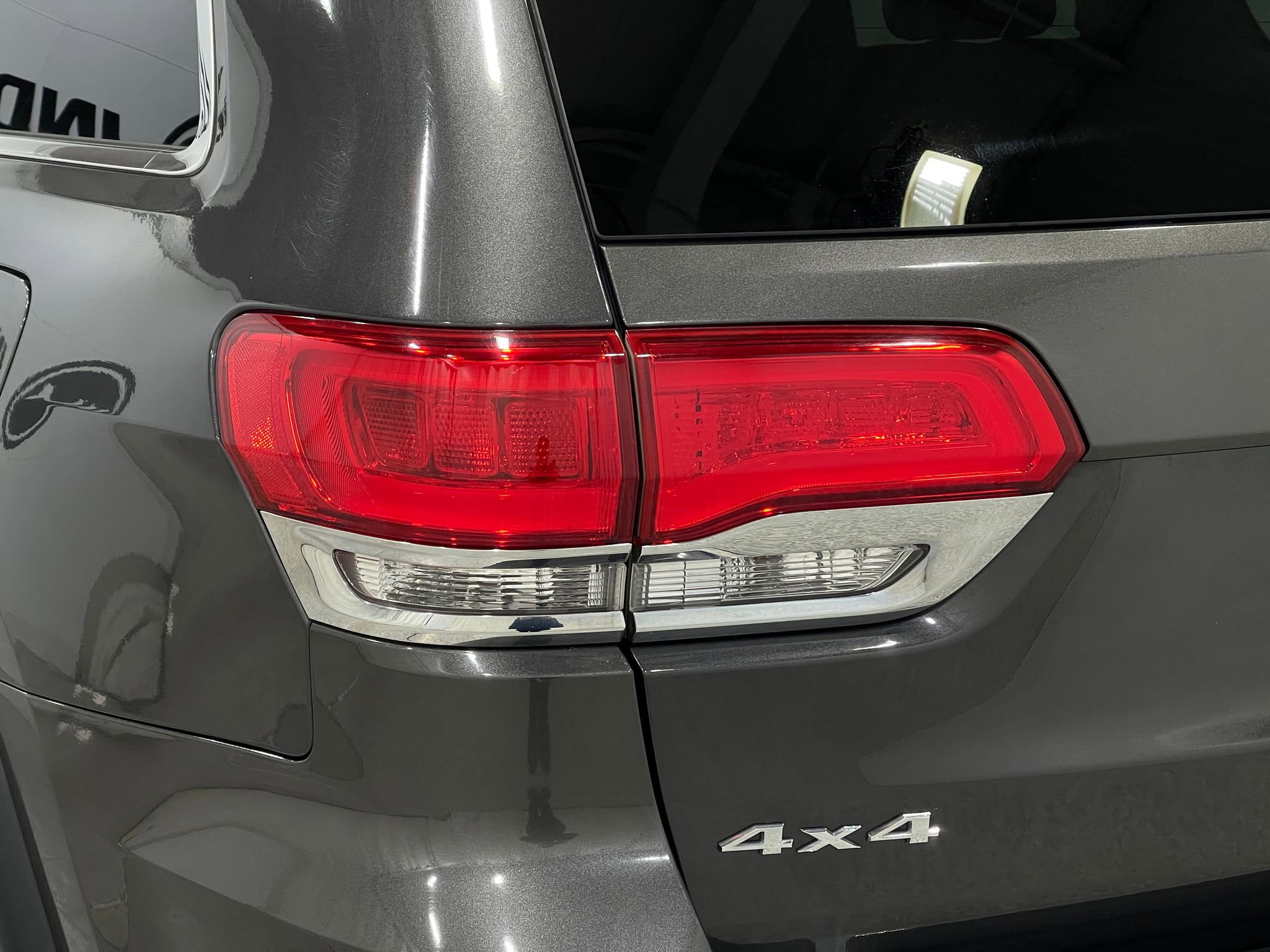 Used 2018 Jeep Grand Cherokee Limited image 34