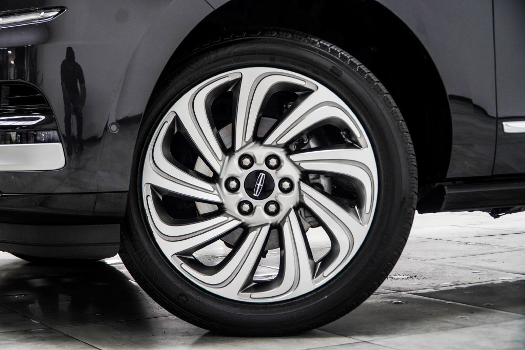 Used 2024 Lincoln Navigator Premiere AWD/4WD image 8