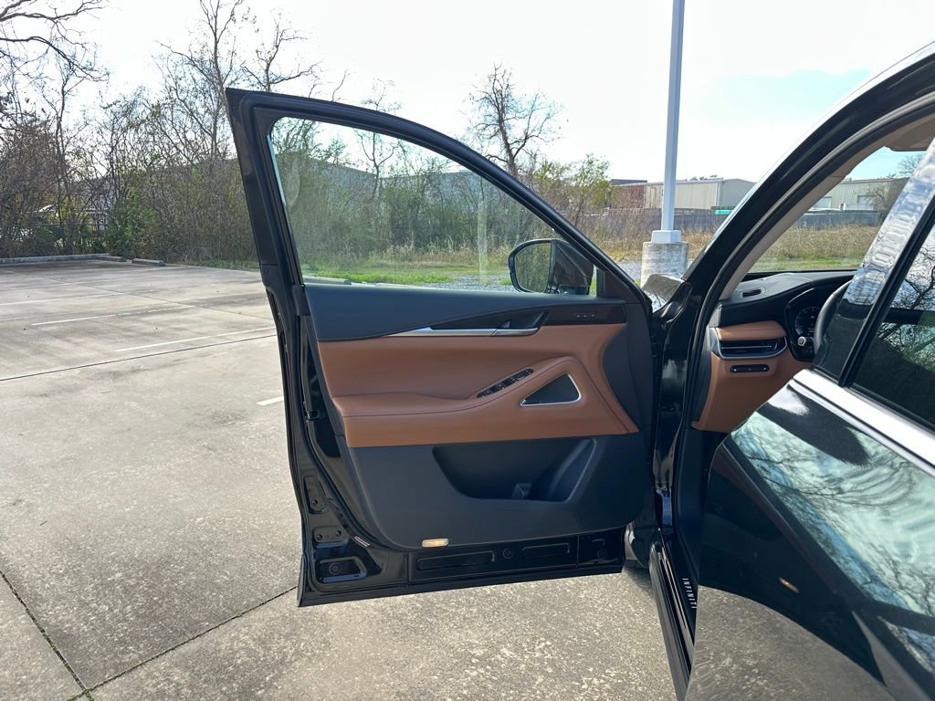 Used 2024 INFINITI QX60 Sensory w/ Vision Package image 12