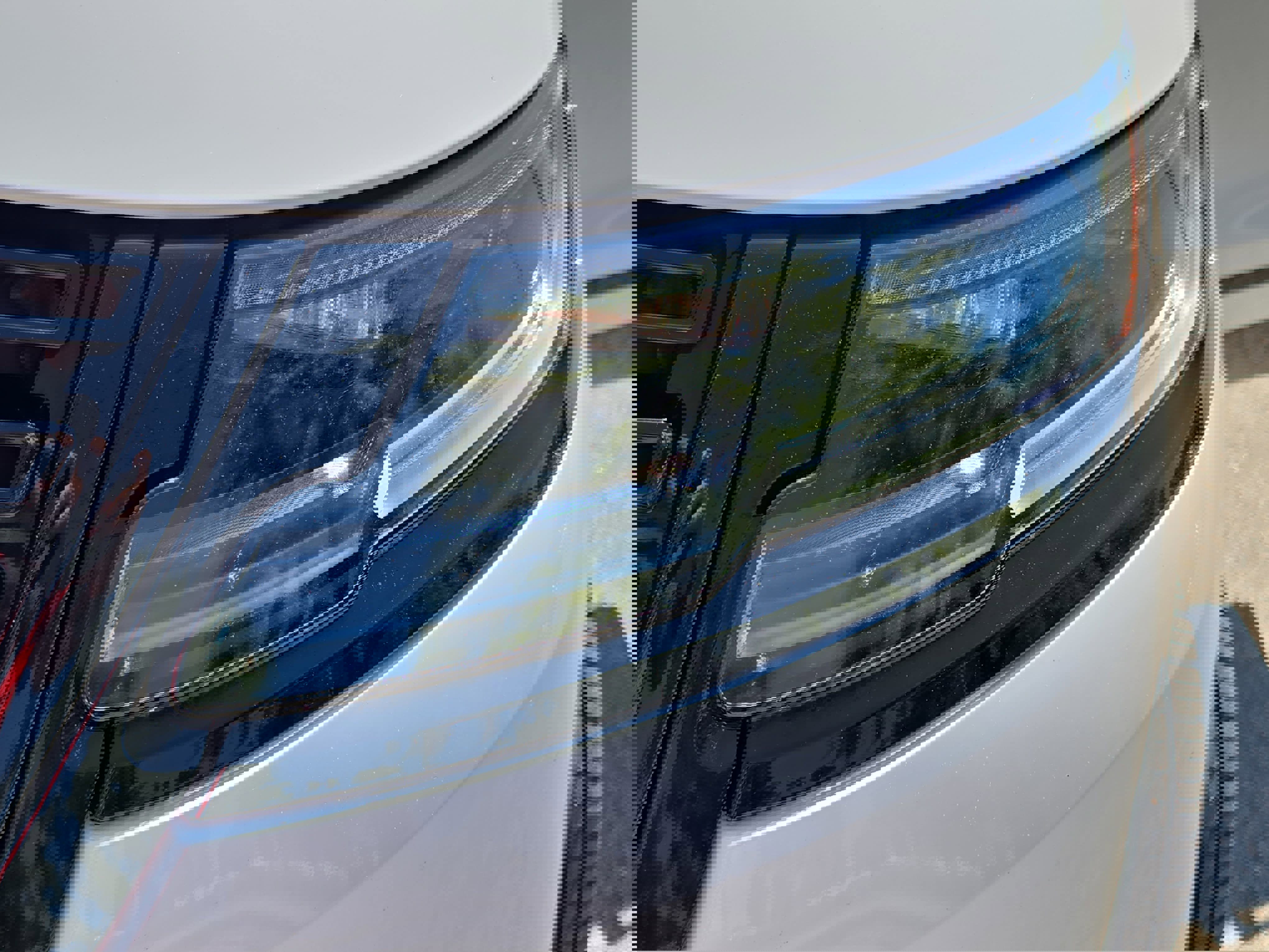 Certified 2025 Land Rover Range Rover Velar Dynamic HSE AWD/4WD image 32