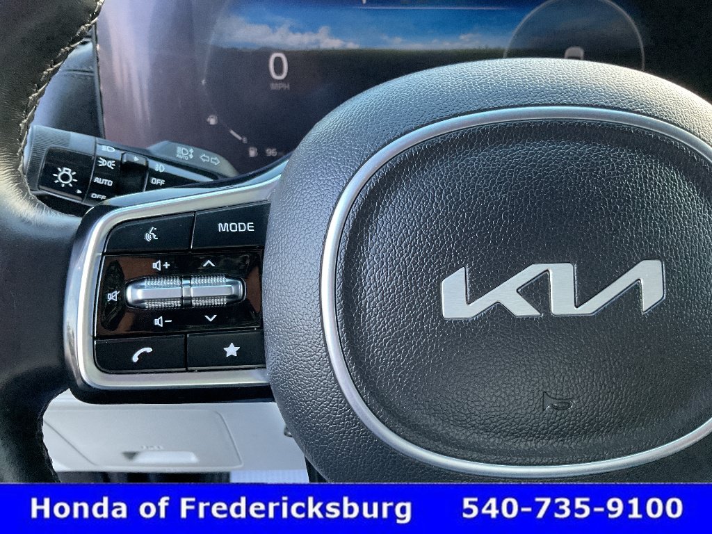 Used 2023 Kia Carnival SX Prestige FWD image 37