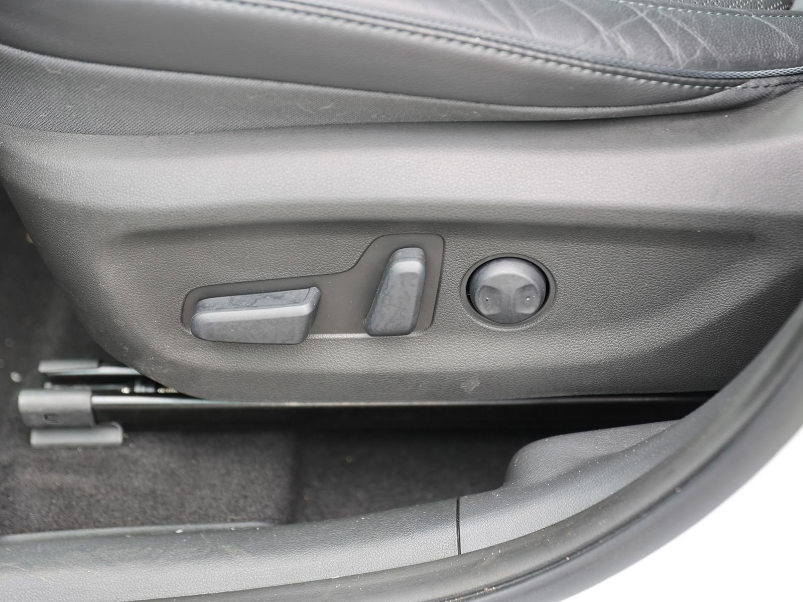 Certified 2021 Hyundai Kona Limited FWD image 18