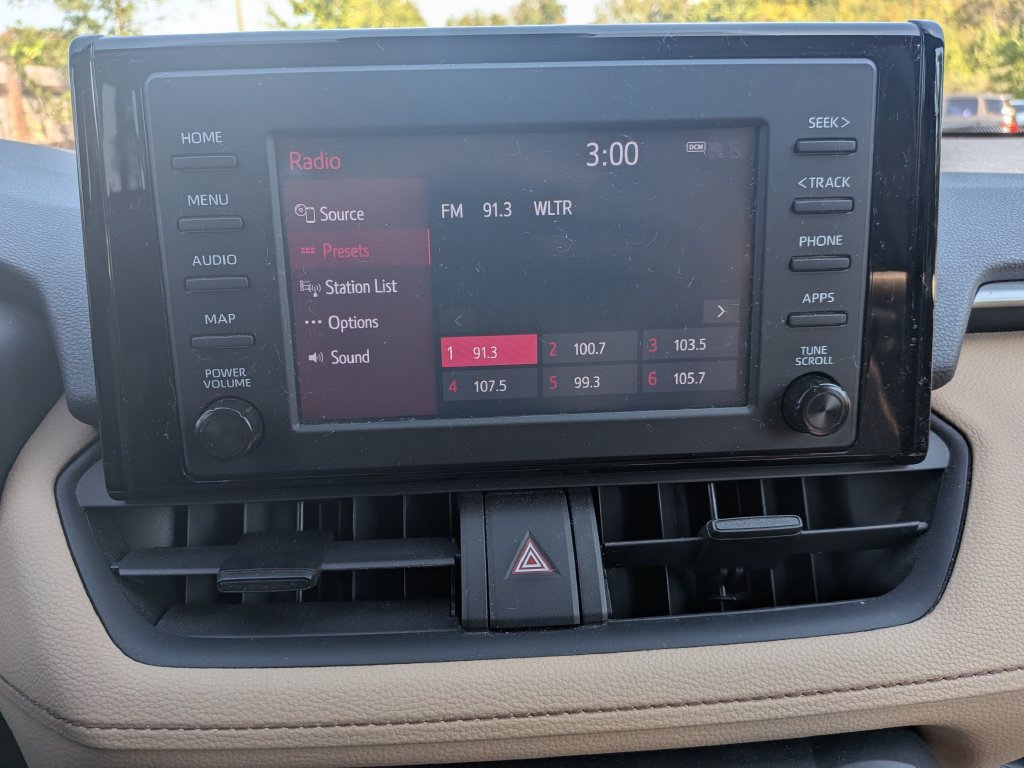 Used 2019 Toyota RAV4 LE AWD/4WD image 18
