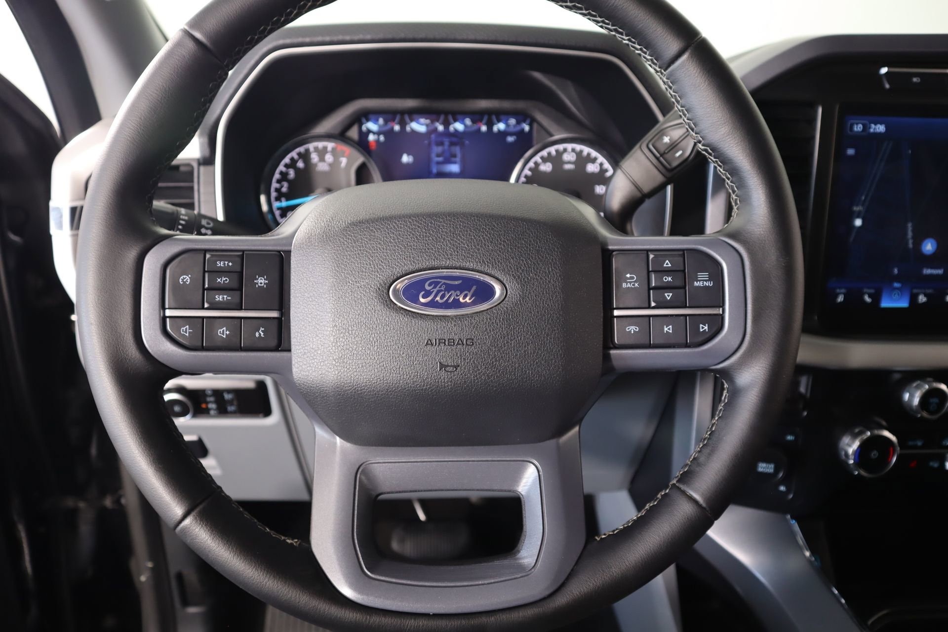 Used 2023 Ford F150 4x4 SuperCrew image 3