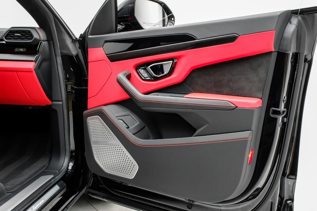 Used 2022 Lamborghini Urus image 43