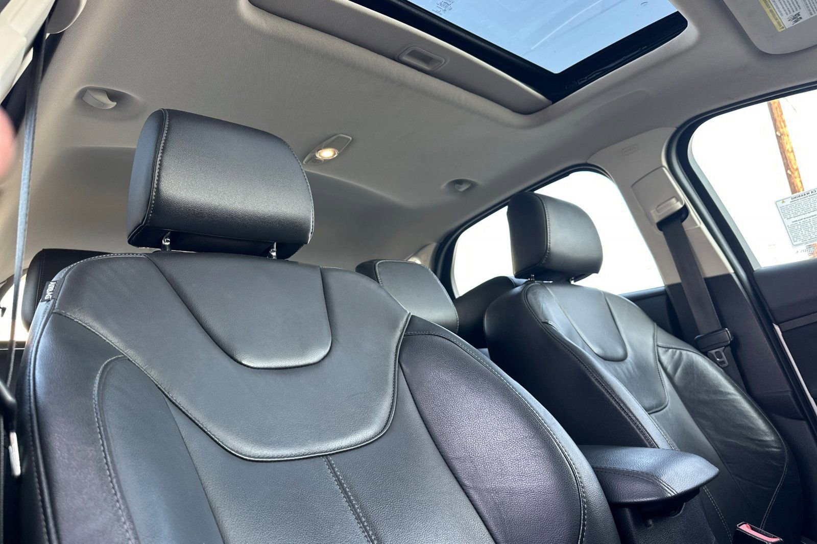 Used 2015 Ford Focus Titanium FWD image 17