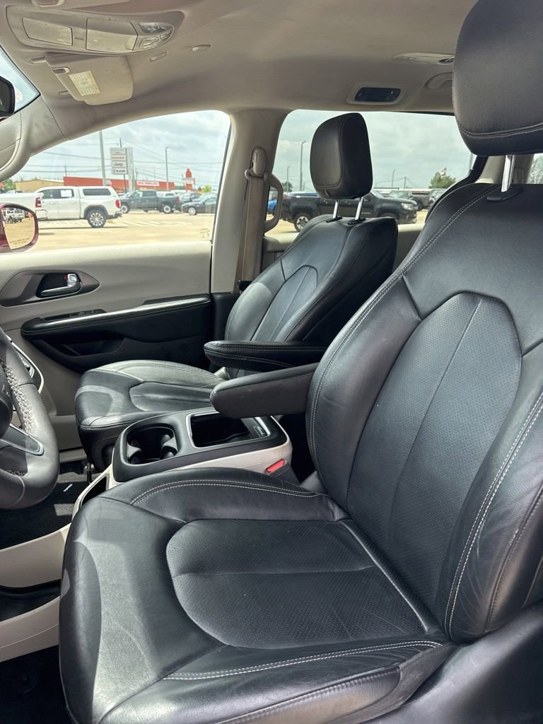 Used 2022 Chrysler Pacifica Touring-L FWD image 11