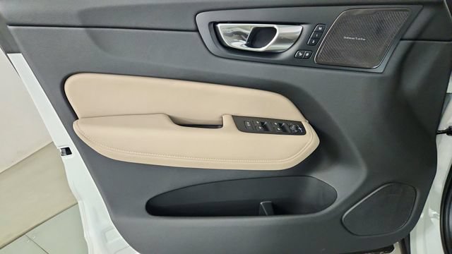 New 2026 Volvo XC60 B5 Plus w/ Climate Package AWD/4WD image 9