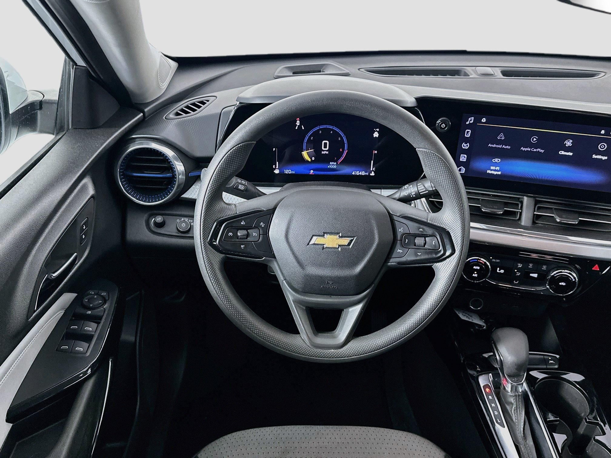 Used 2025 Chevrolet Trax LT FWD image 17