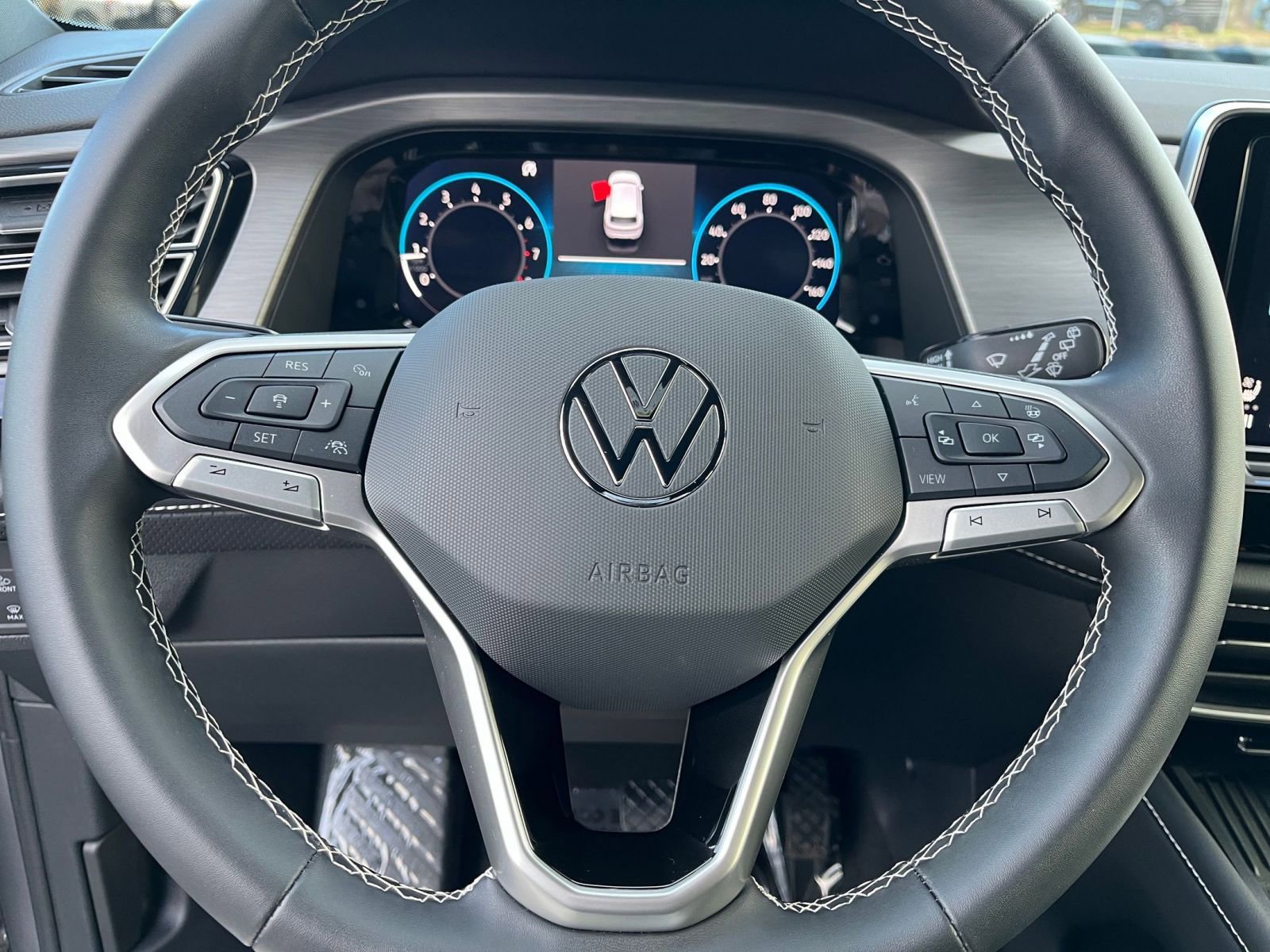 Used 2025 Volkswagen Atlas Cross Sport SE image 28