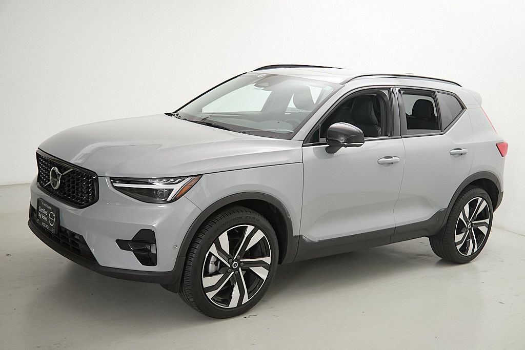 Certified 2025 Volvo XC40 B5 Ultra AWD/4WD image 6