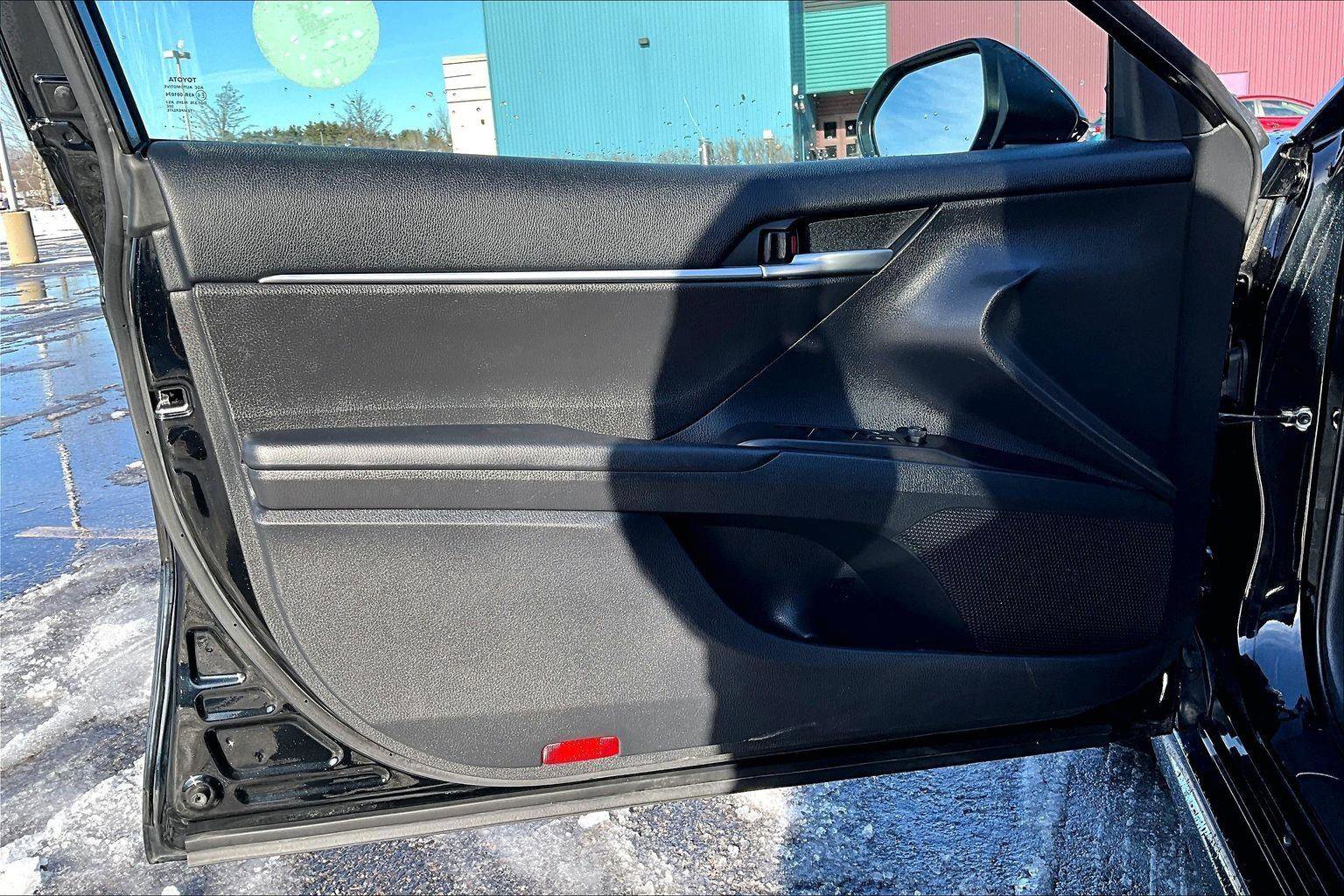 Used 2023 Toyota Camry SE image 19