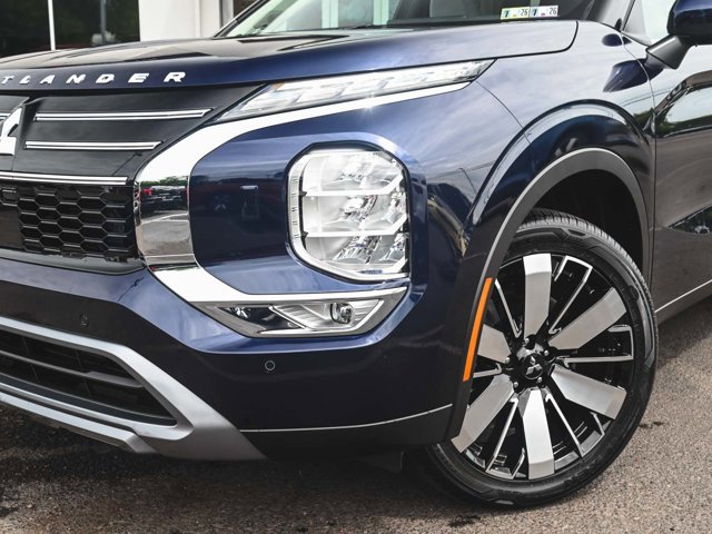 New 2025 Mitsubishi Outlander SE image 32