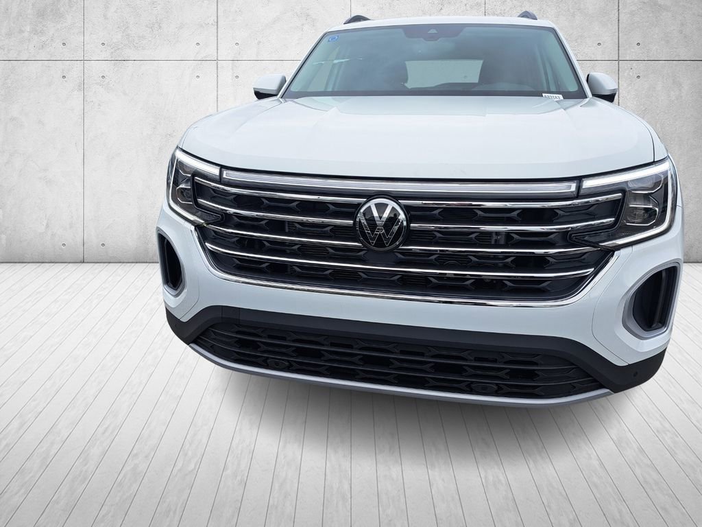 Used 2025 Volkswagen Atlas SE image 2