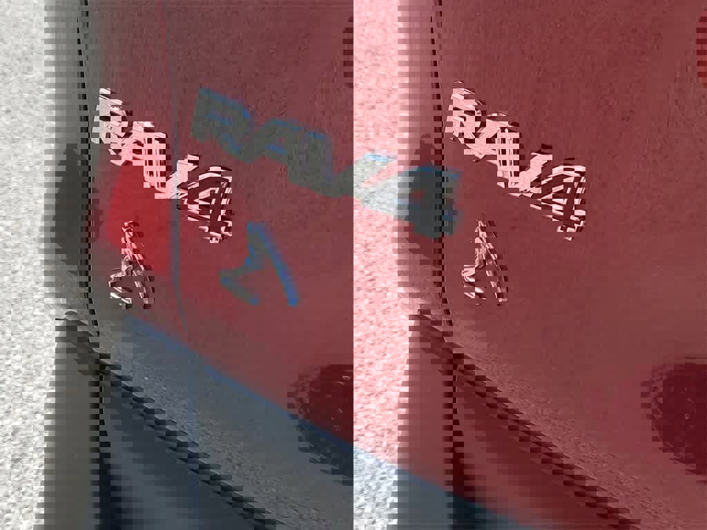 Used 2025 Toyota RAV4 XLE w/ Convenience Package image 7