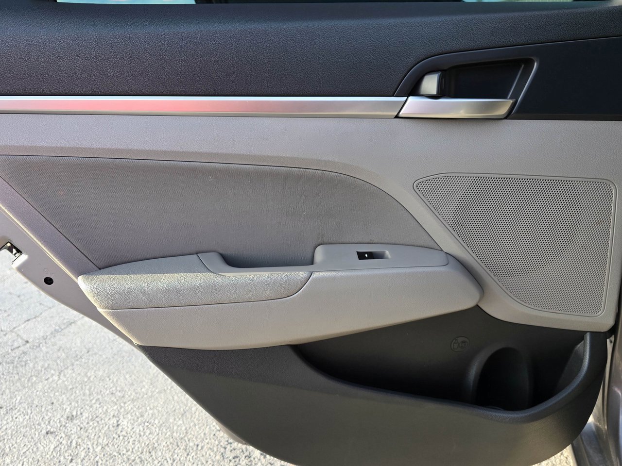 Used 2020 Hyundai Elantra SEL image 15