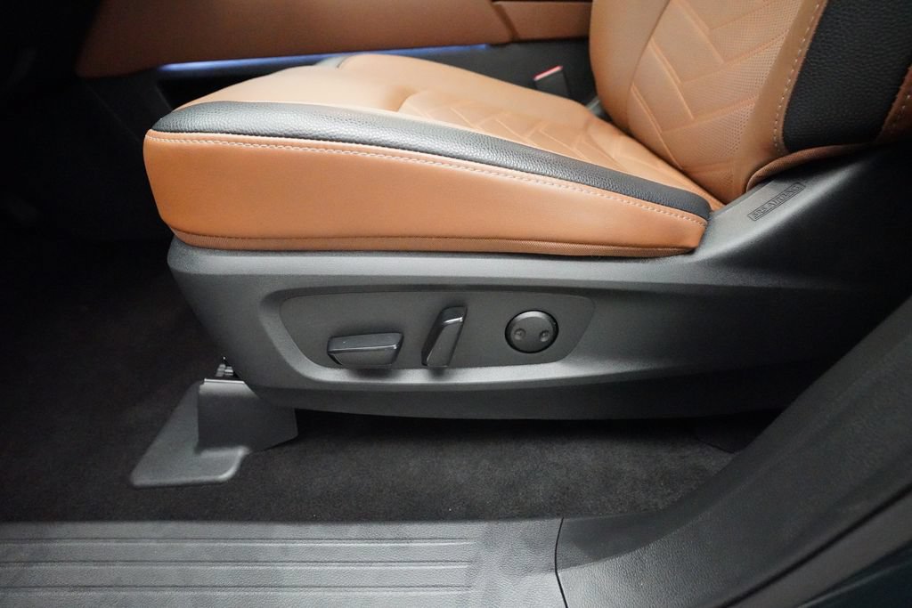 Used 2025 Nissan Pathfinder Platinum AWD/4WD image 29