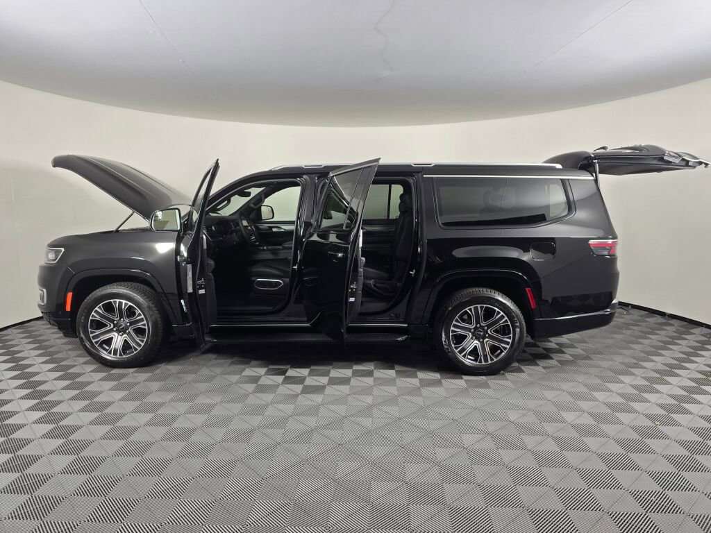 New 2025 Jeep Wagoneer L 4WD w/ HD Trailer Tow Package image 17