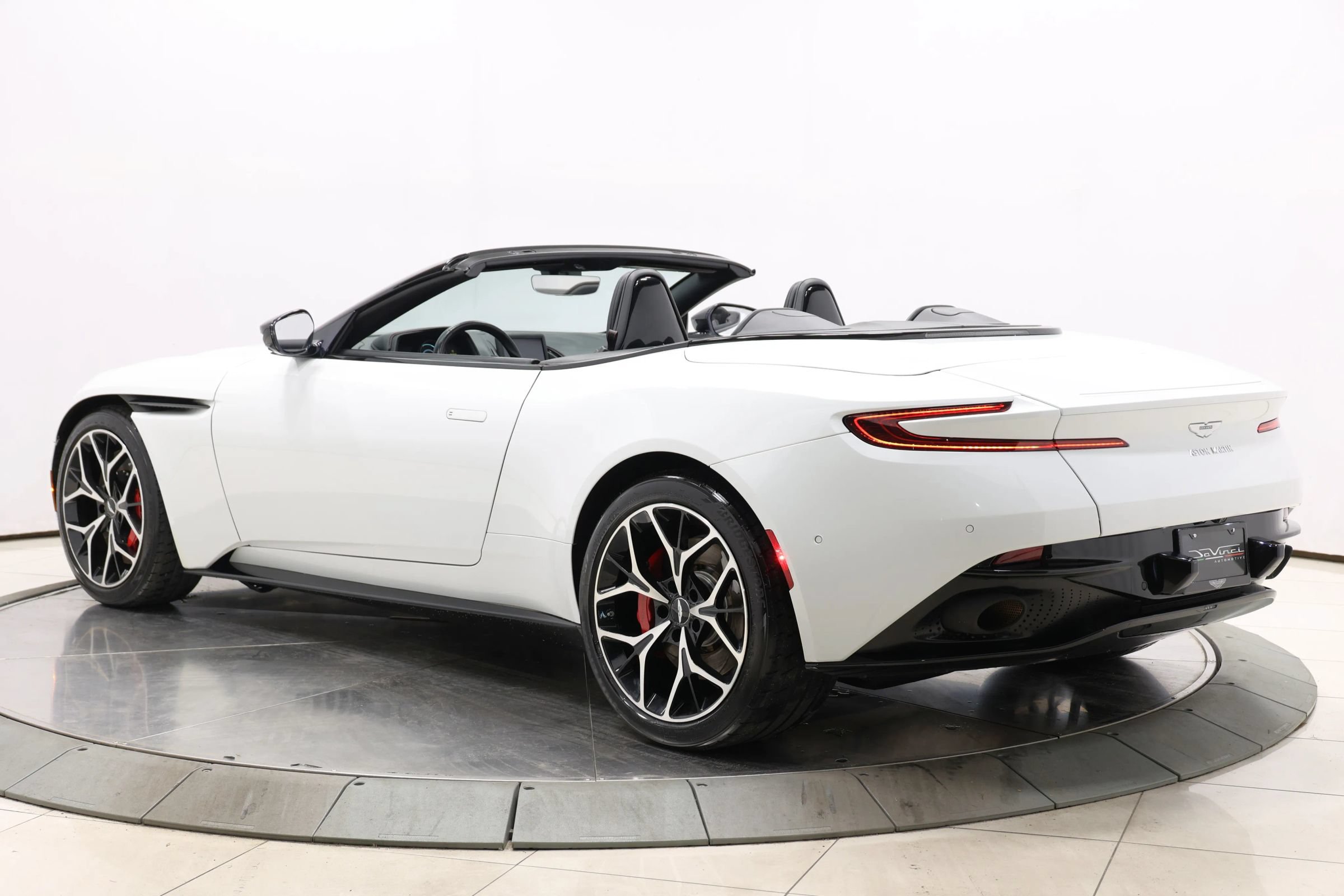 Used 2019 Aston Martin DB11 Volante RWD image 64