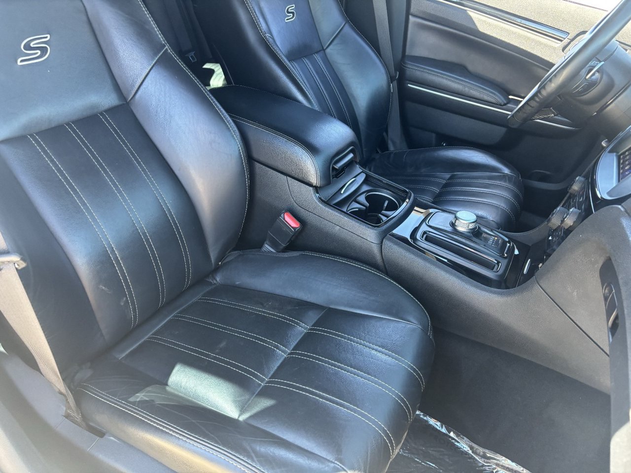 Used 2019 Chrysler 300 S w/ 300S Premium Group RWD image 8