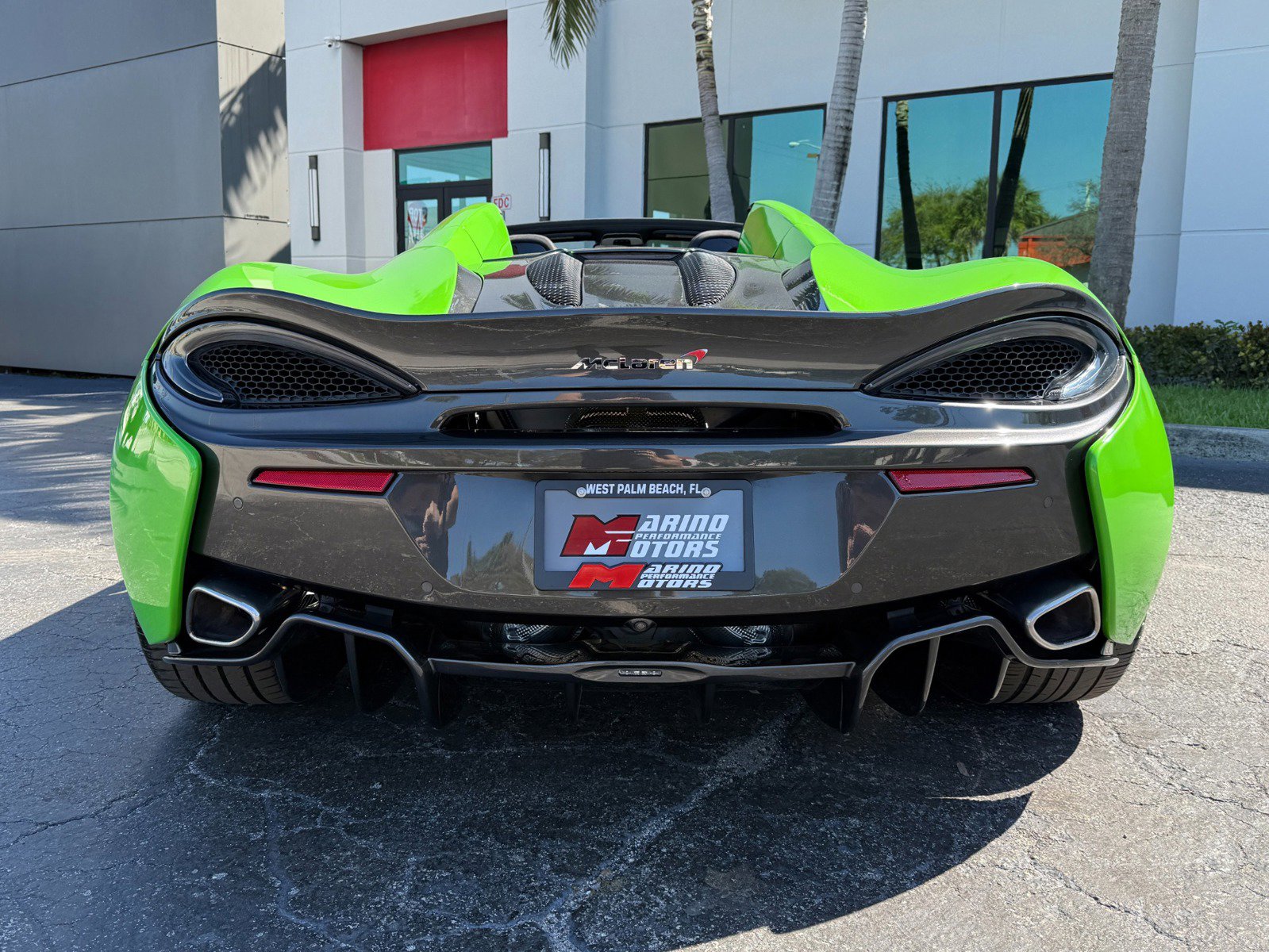 Used 2018 McLaren 570S Spider image 15