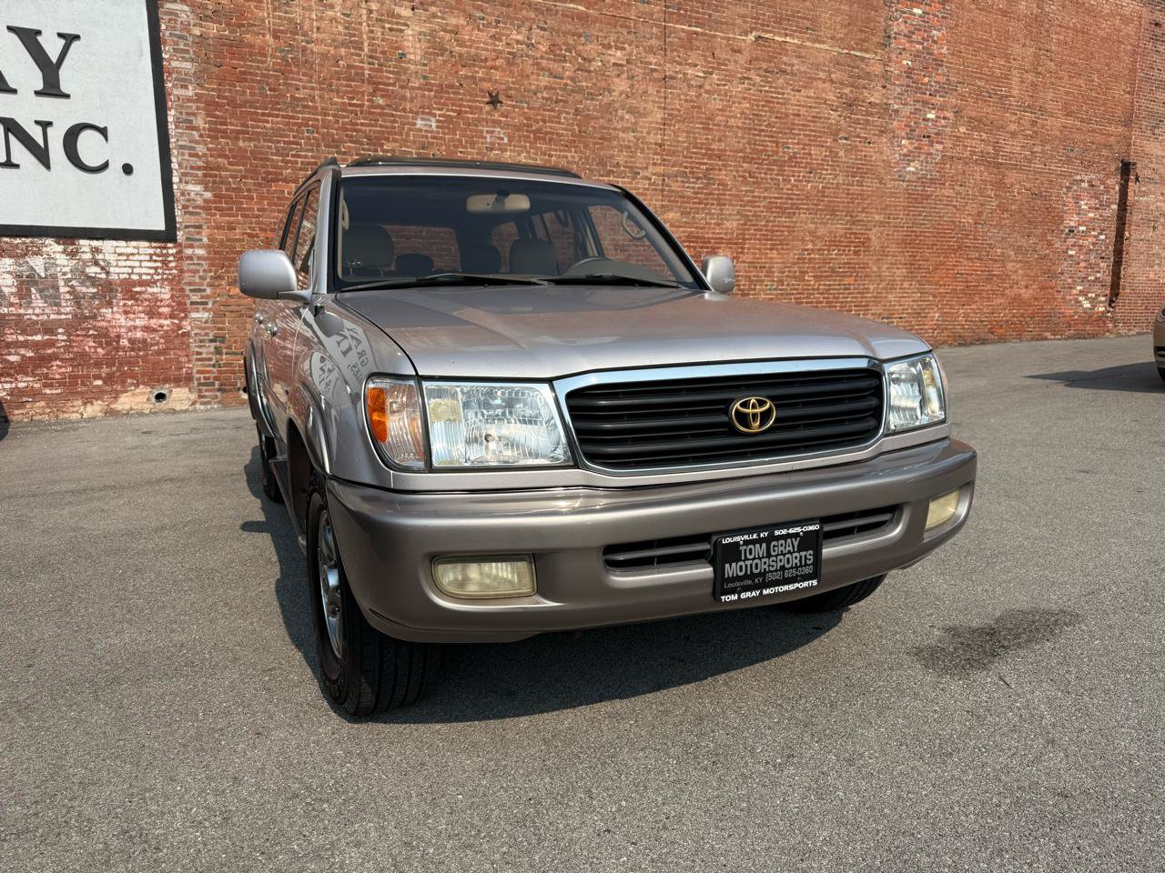 Used 2001 Toyota Land Cruiser AWD/4WD image 2