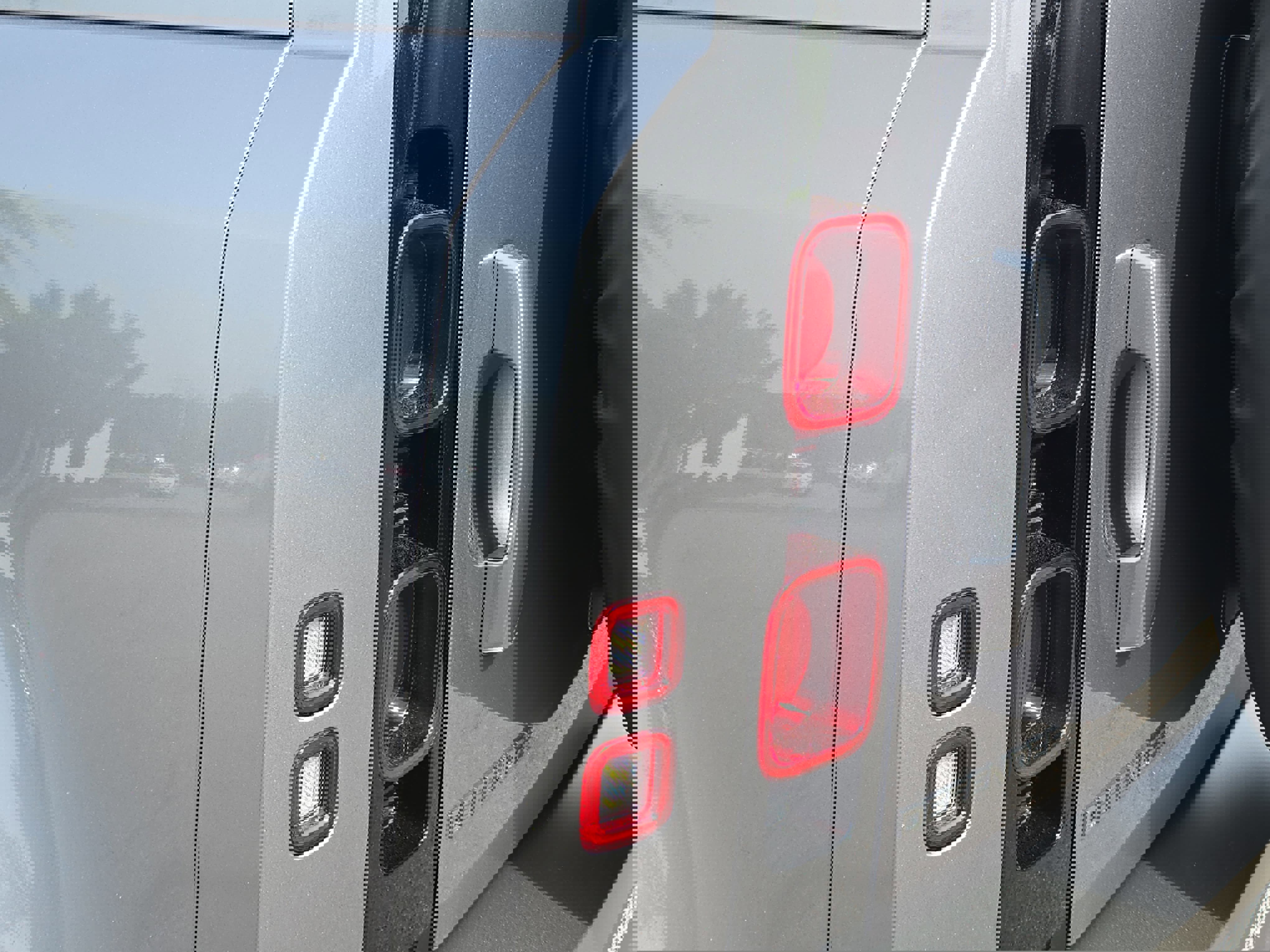 Certified 2024 Land Rover Defender 110 X-Dynamic SE image 34