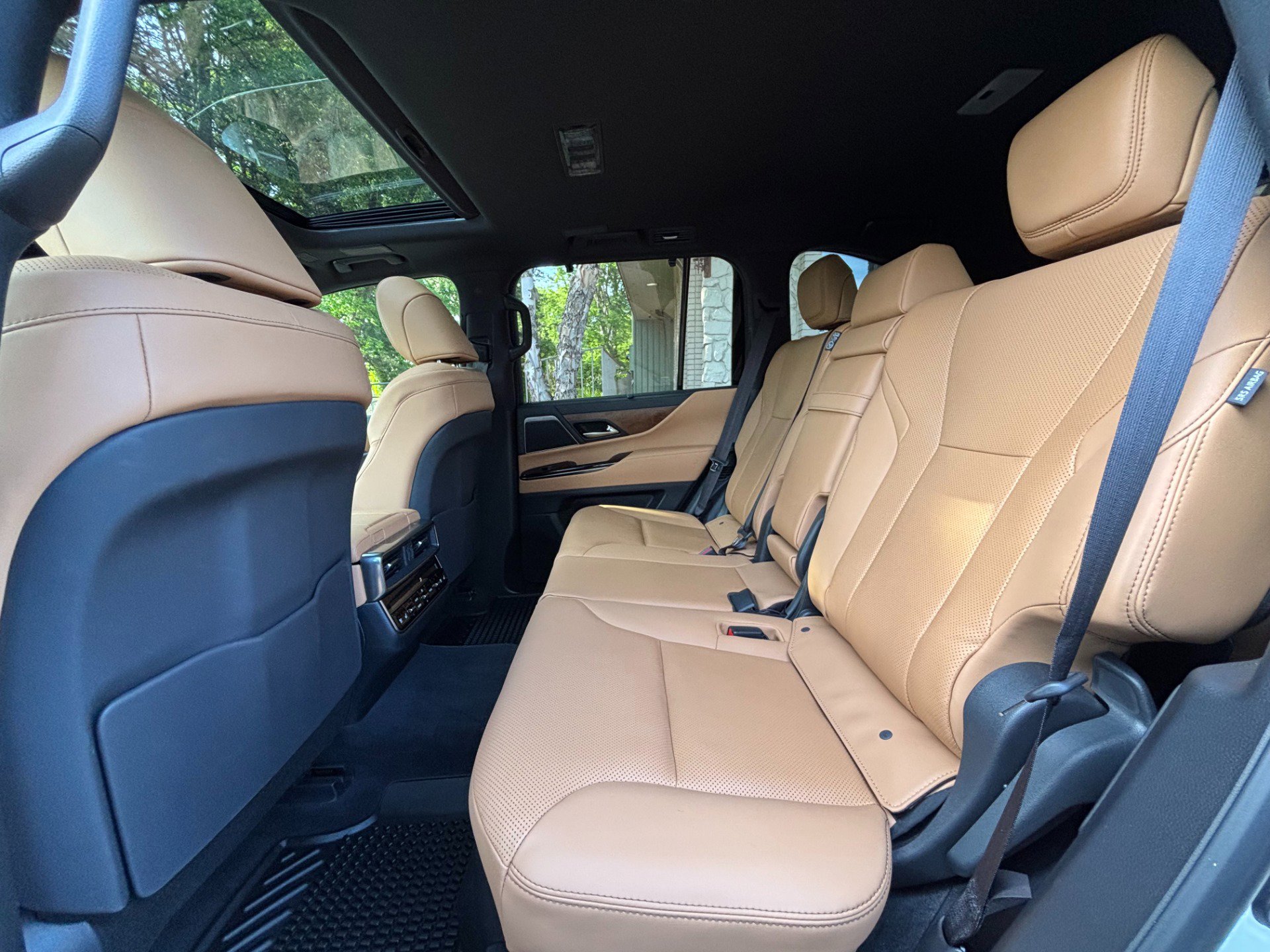 Used 2025 Lexus LX 600 4WD w/ Accessory Package (2T) image 16