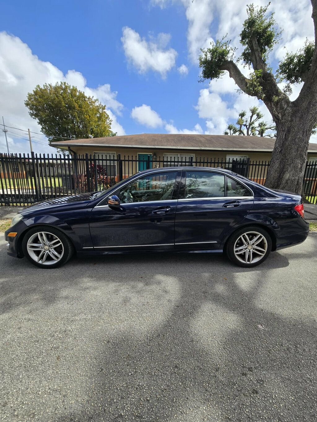 Used 2013 Mercedes-Benz C 300 4MATIC Sedan image 4