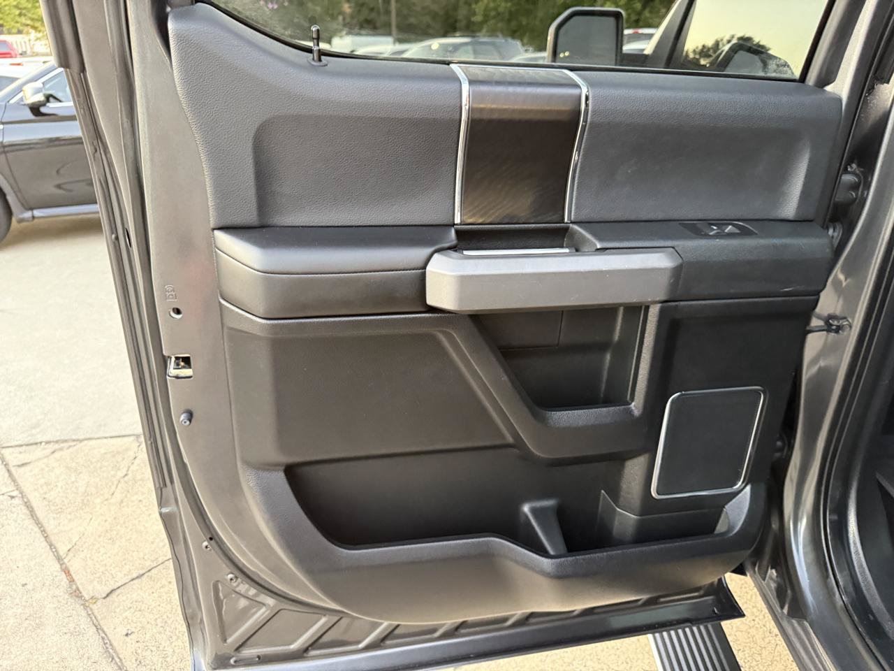 Used 2018 Ford F150 Platinum w/ Equipment Group 701A Luxury AWD/4WD image 32