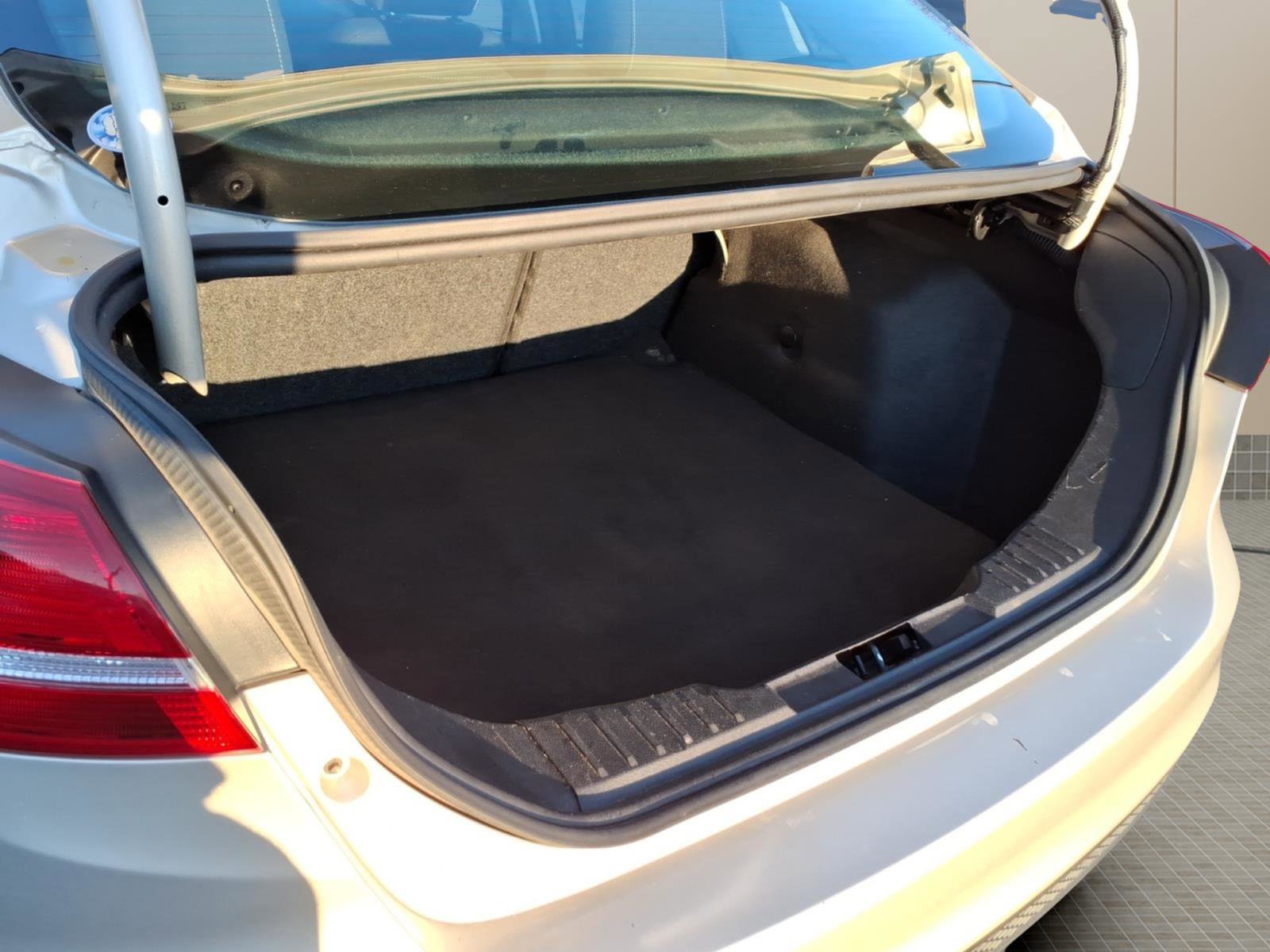 Used 2017 Ford Focus SE w/ Cold Weather Package image 9