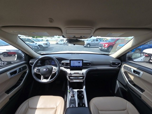 Used 2022 Ford Explorer XLT w/ Equipment Group 202A image 2